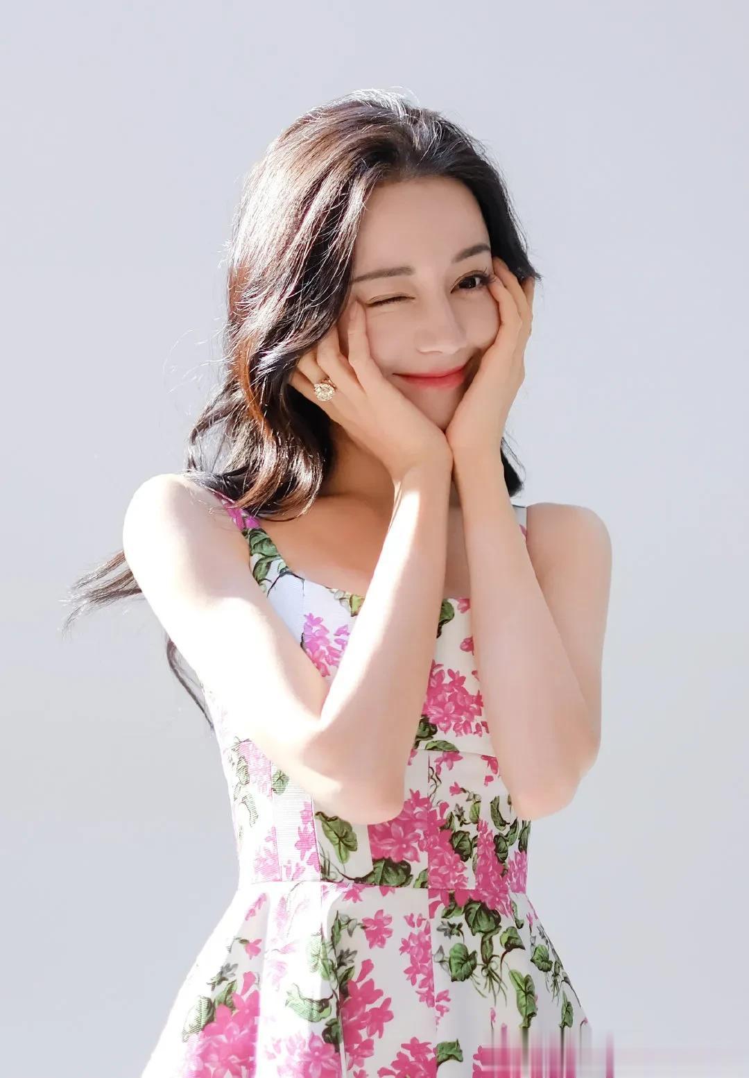 #妙笔生花创作挑战#
《花儿与少年5》五位姐姐应该撕不起来，有秦海璐控场谁敢造次