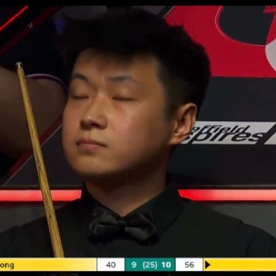 斯诺克 在看赵心童墨菲，9-11落后了，赵公子真没状态，感觉脸上油光锃亮的，要不