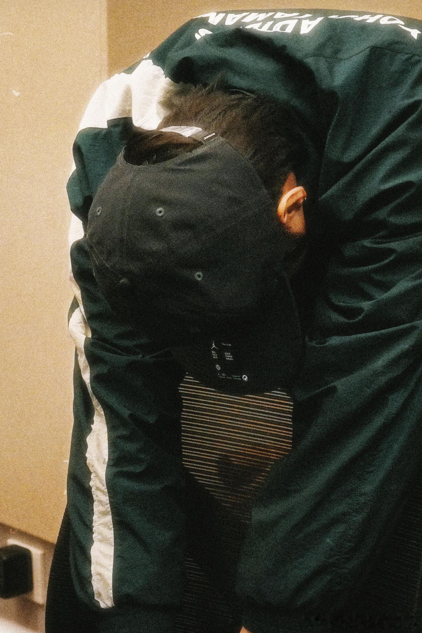 想到了…趴着休息一下！ 