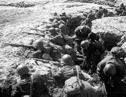 1945年8月15日日本宣布无条件投降，三天后的8月18日，苏军在占守岛发起登陆