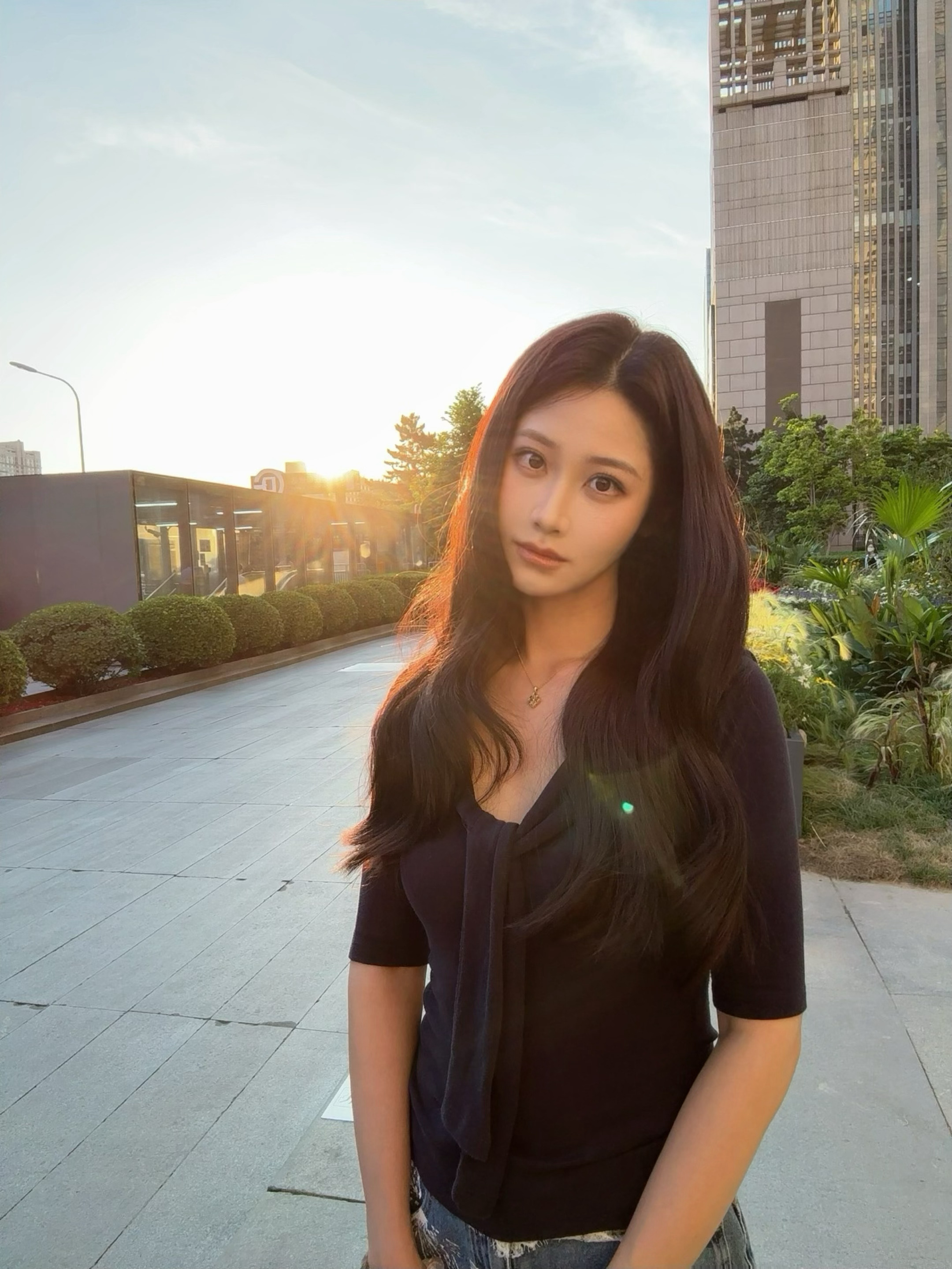 北京这几天的天气真是顶美啊～染了深发色显的质感好好 