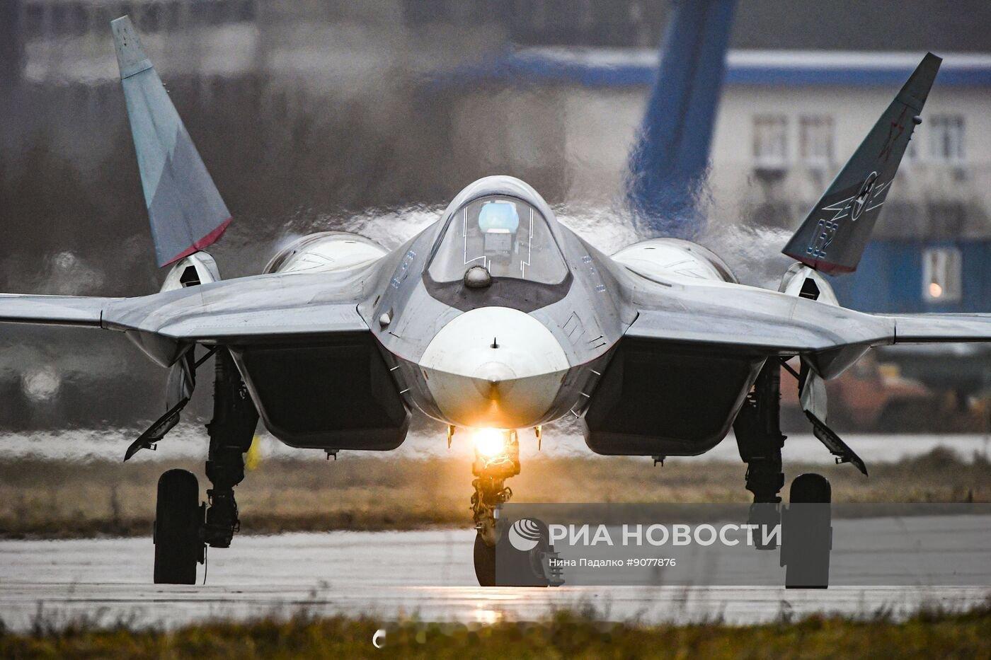 搭载177发动机进行试飞的T-50-2，正视图看发动机舱的翘臀非常明显烽火问鼎计