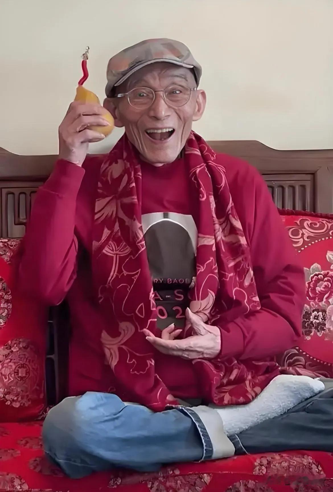 “济公”游本昌去世了，
看到他的消息，我破防了，
他不是死于意外，而是死于我们谁