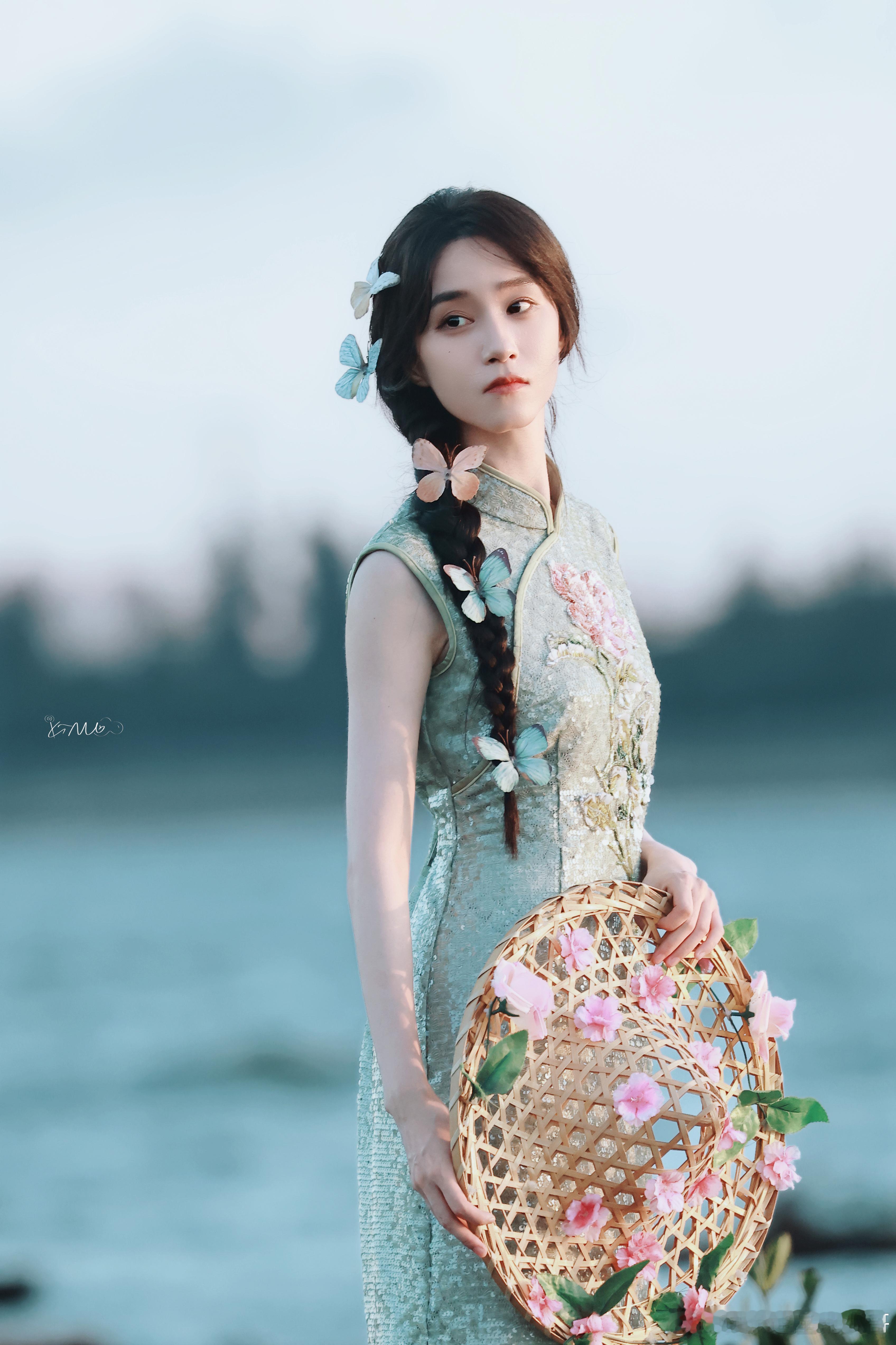 蒋芸体验泉州非遗 漫步泉州古城，沉浸式感受闽南非遗魅力，簪花围繁花缀满发髻，感受