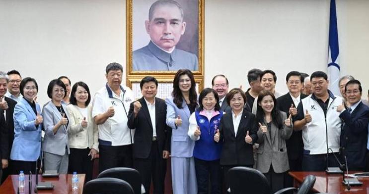 郑丽文今启程访陆 公布苏起等13名随行成员名单！

国民党主席郑丽文今天（7日）