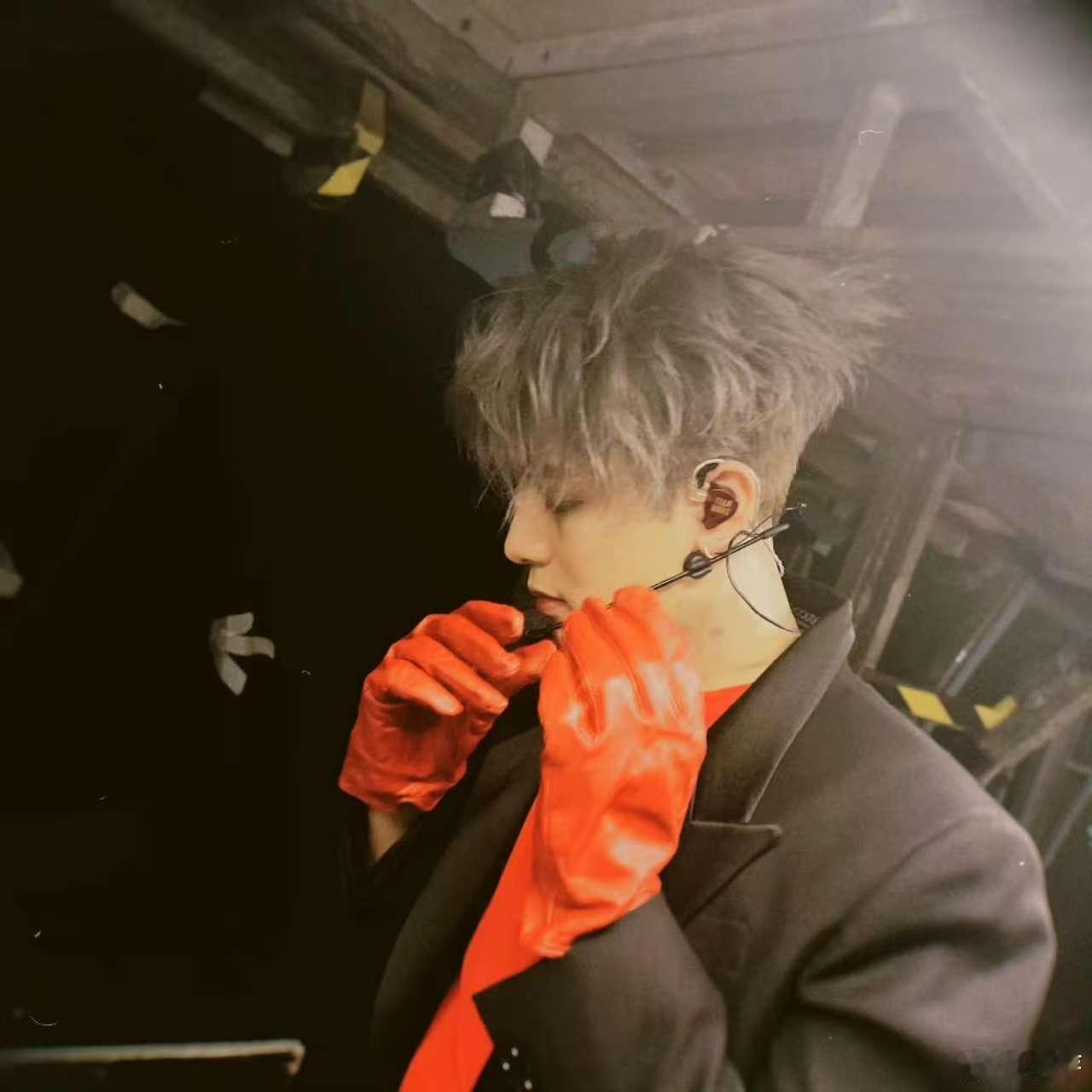 王嘉尔这是跨年还是科切拉 在这个特殊的夜晚，王嘉尔以绝对的实力和舞台魅力让大家见