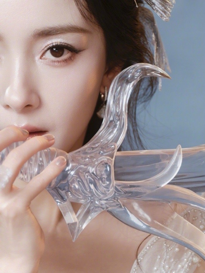 杨幂水系女战神  杨幂冰晶感雪域蝴蝶简直就是太绝美了吧，完全就是我们的水系女战神