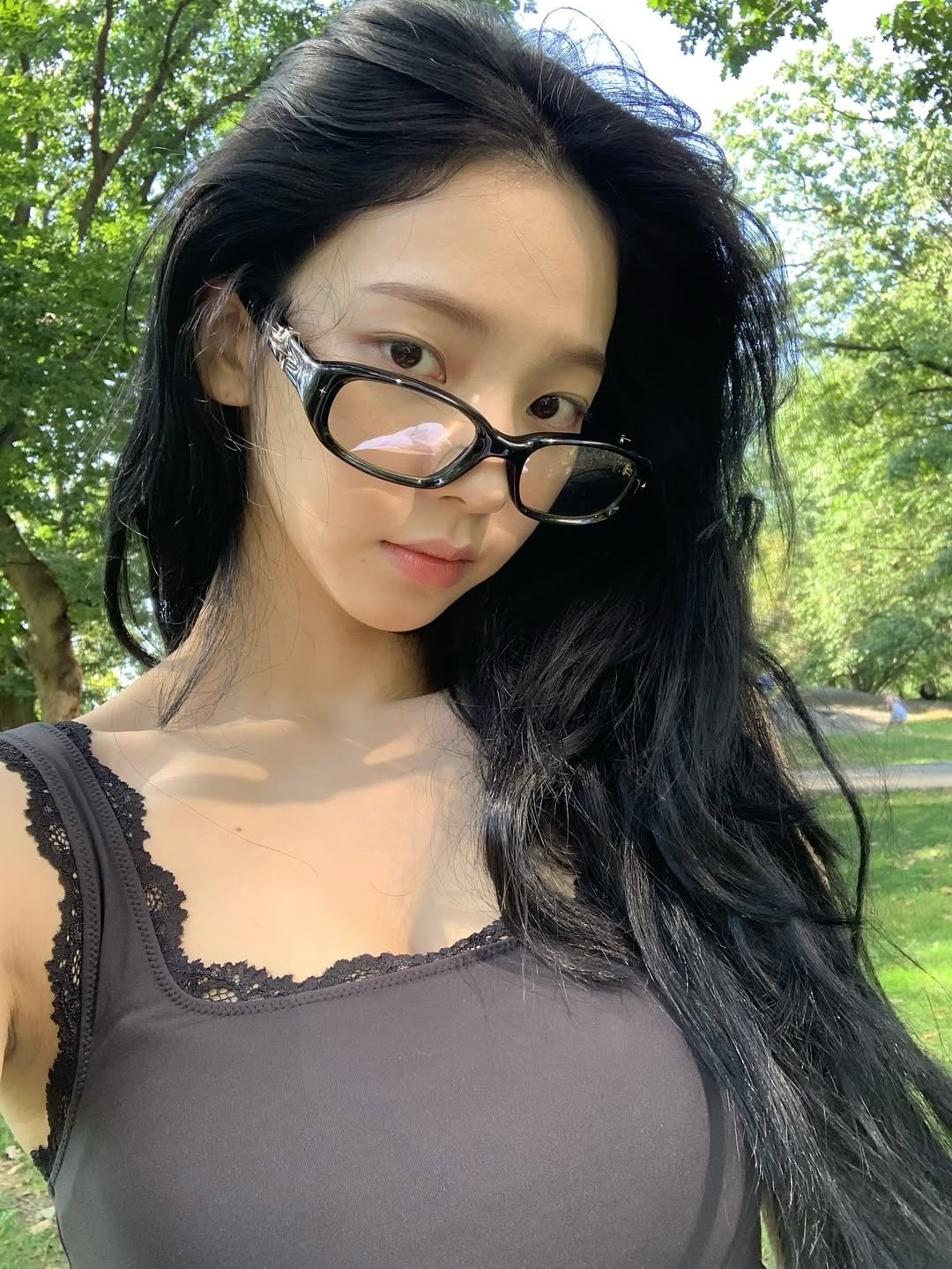 柳智敏和爸爸妈妈牵手睡觉好喜欢看Karina的日常生活照[来抱抱] ​​​