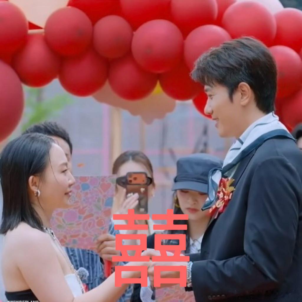 彭冠英李嘉琦在桃花坞结婚了贺峻霖和阿如那当花童？？这两个人站在一起撒花的样子我光