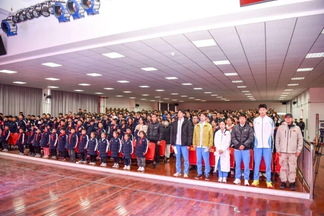 12月3日，宁波市体育局“荣耀背后的拼搏”冠军报告会。汪顺在会上谈到自己的游泳生