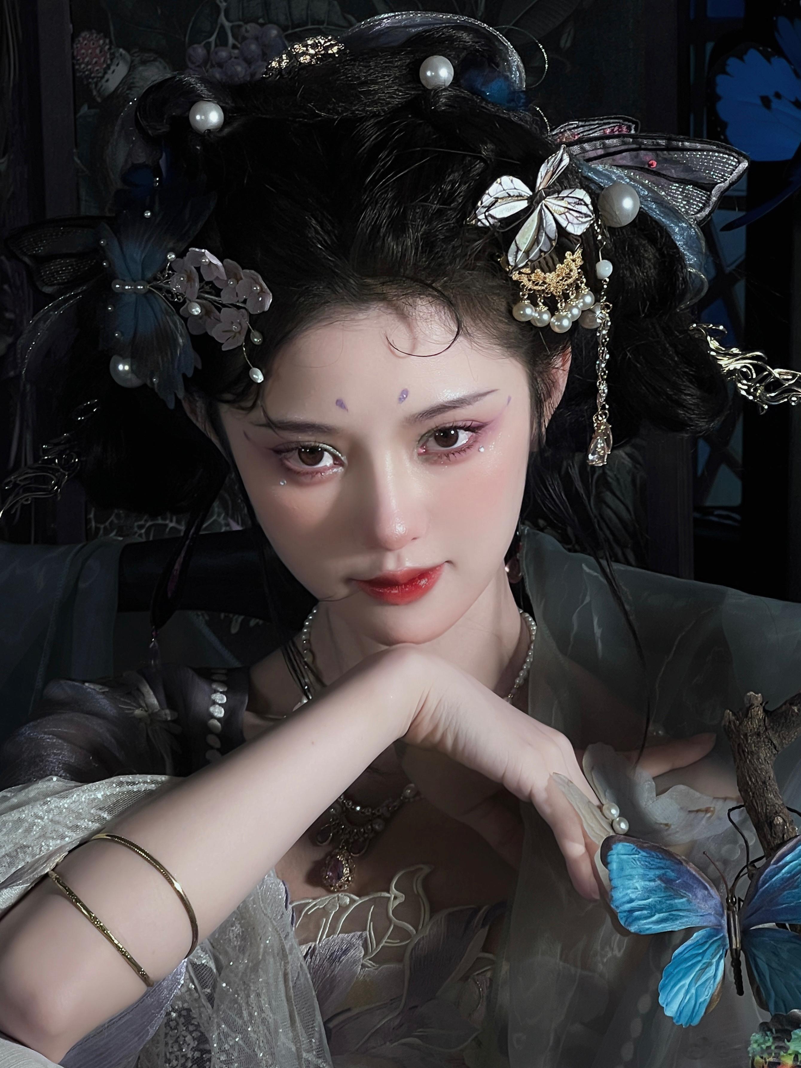 #界音.商拍花絮# 蝴蝶怎么会吃人呢～ ​​​