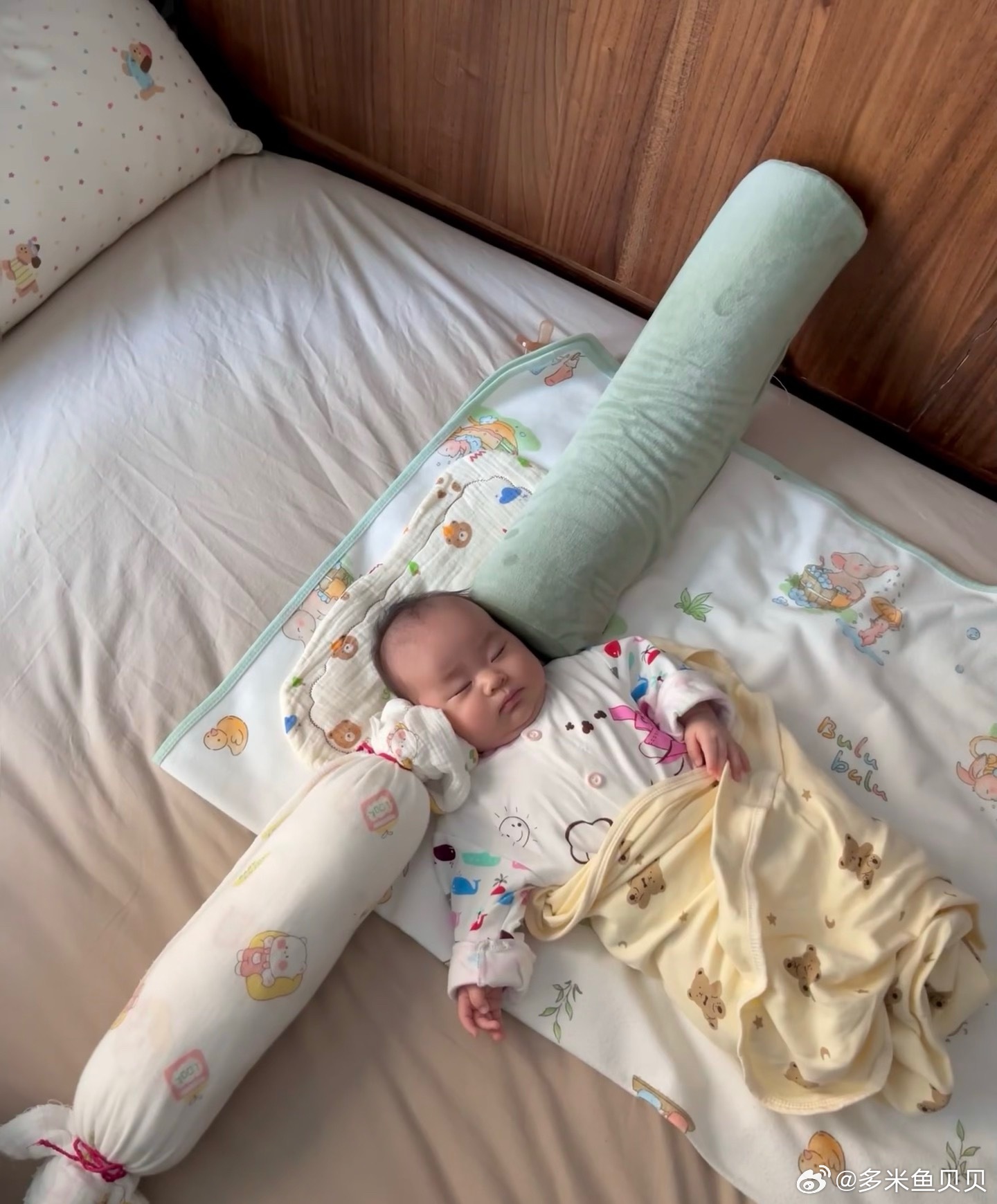 起到了一个三通的作用满月了，要开始睡头型了还没挑好买哪种枕头目前就这样控制你们有