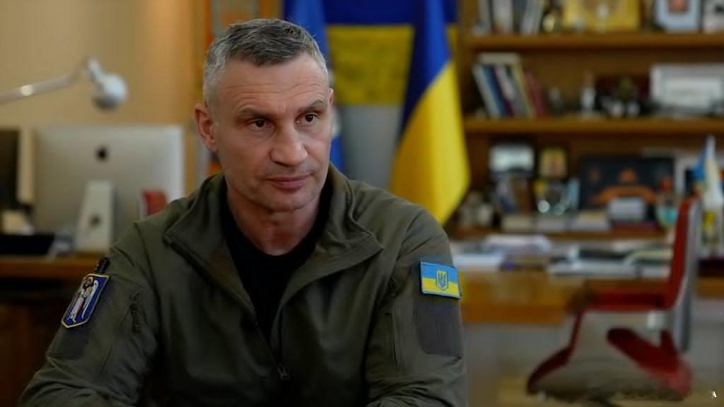 俄乌冲突 基辅市长克利琴科证实，基辅第5热电厂被完全摧毁。他表示，自己接到通知，