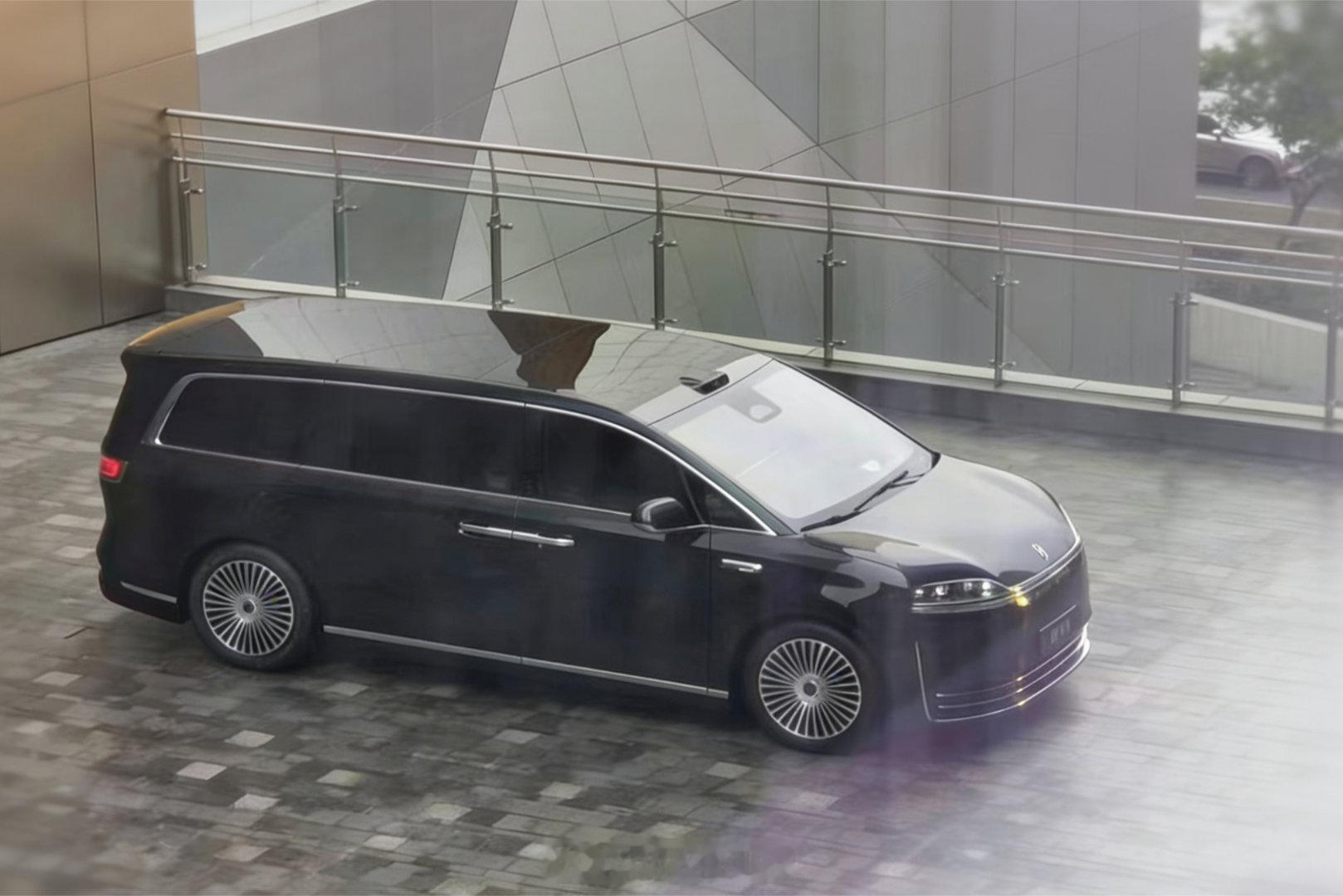 鸿蒙智行首款mpv智界v9曝光 这次是广告/宣传图拍摄现场曝光（我让AI把灯杆P