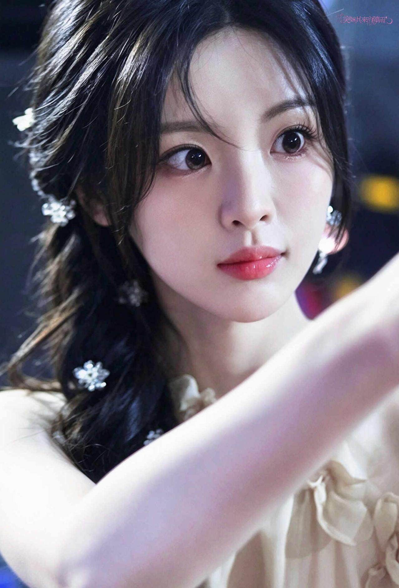 💜我的心动女嘉宾，登场即是王炸！！
@杨超越 释放可爱魔法，让我彻底沦陷啦～?