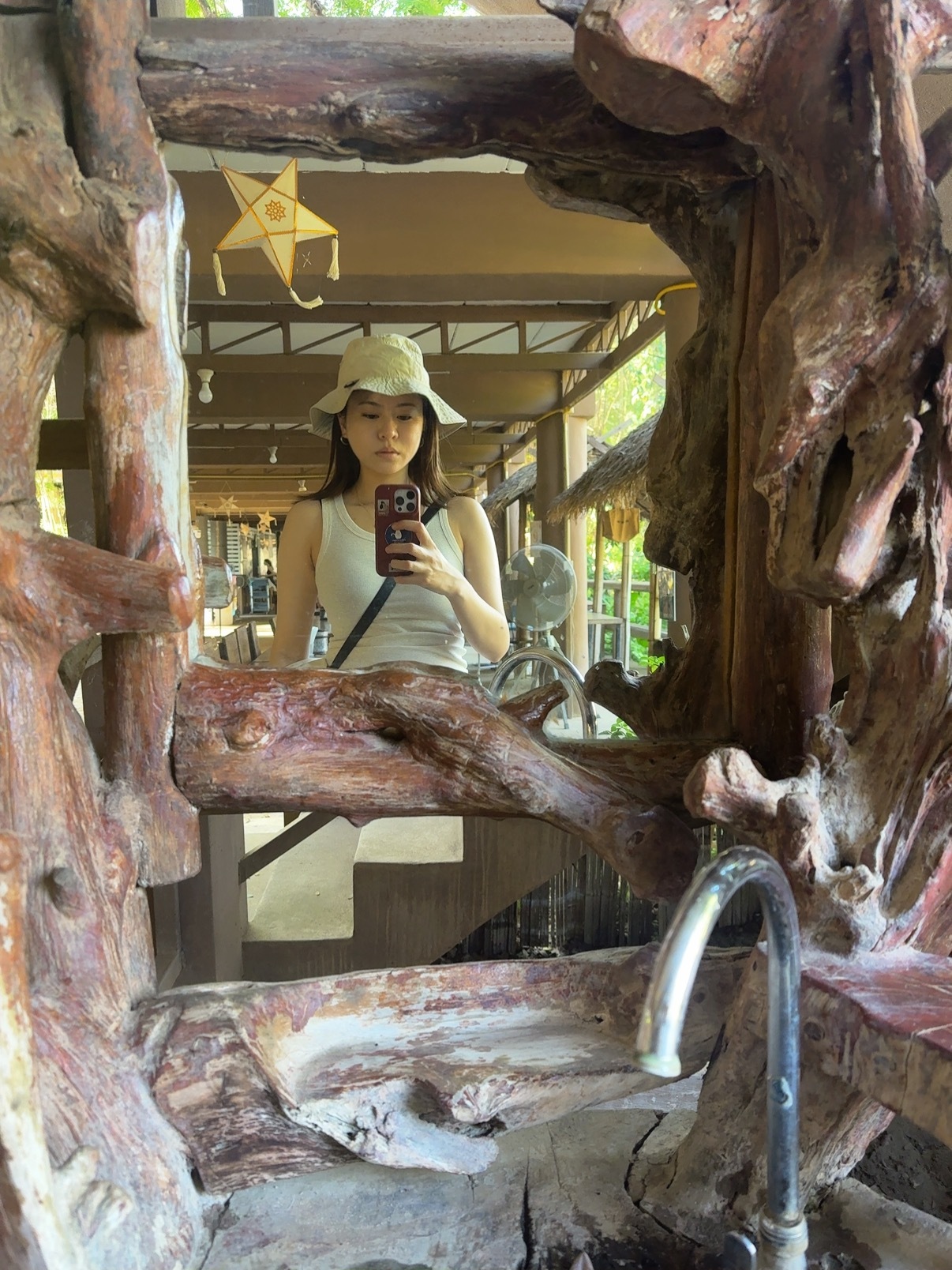 在40度高温下行走了两小时差点累死晚点来讲讲今天的大象营之旅我休息会儿 