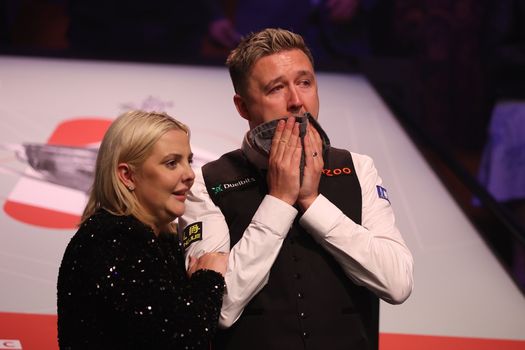 凯伦·威尔逊在斯诺克世锦赛出局后，首度谈及妻子的健康问题。周六，这位2024年世