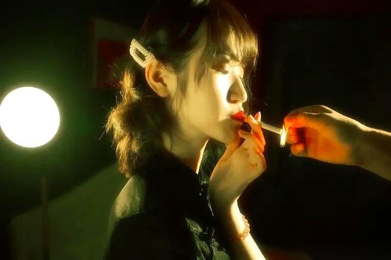 都叫社会主义，怎么我们这代人活了一辈子，像是活了两辈子？
这事儿我琢磨了很久。