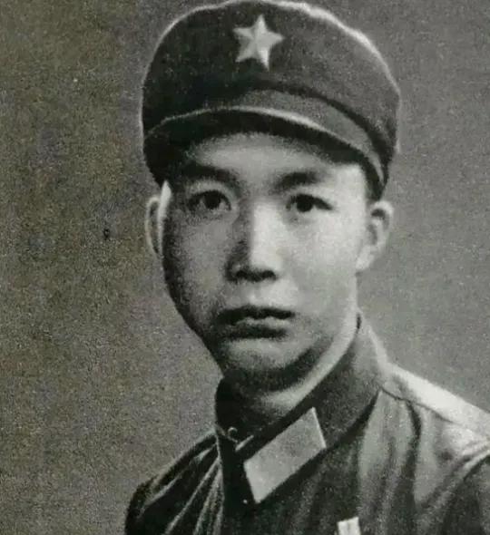 1979年，一个叫高华忠的士兵，接到了掩护全营撤退的死命令，可等战斗结束后人却“