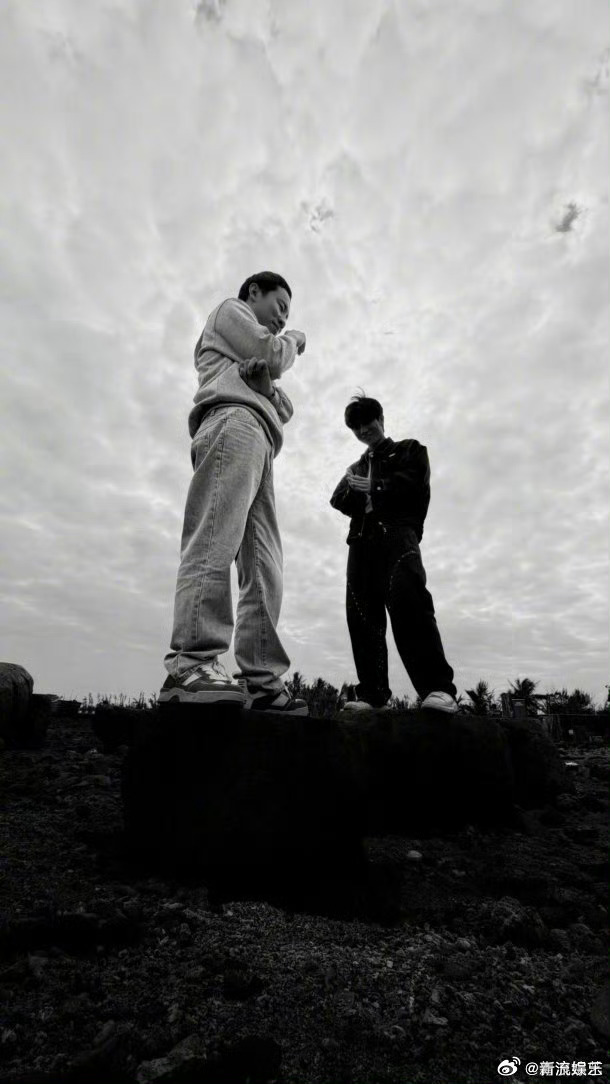 沈月拍出了徐志胜人生照片 为拍出神图了，镜头下的他松弛感满分，一起来打卡同款po
