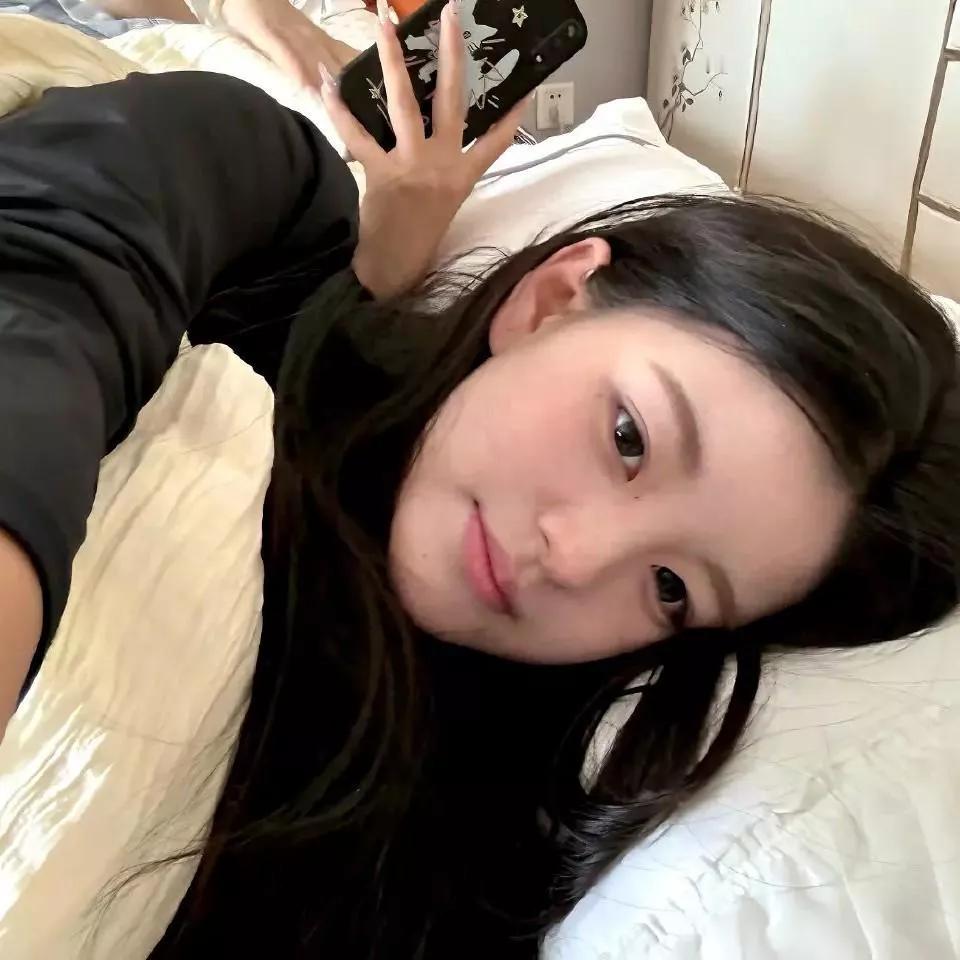 床前明月光，照见美人心。月华照君心 明月照我所思 明月照旧时 明月照古人 明月照