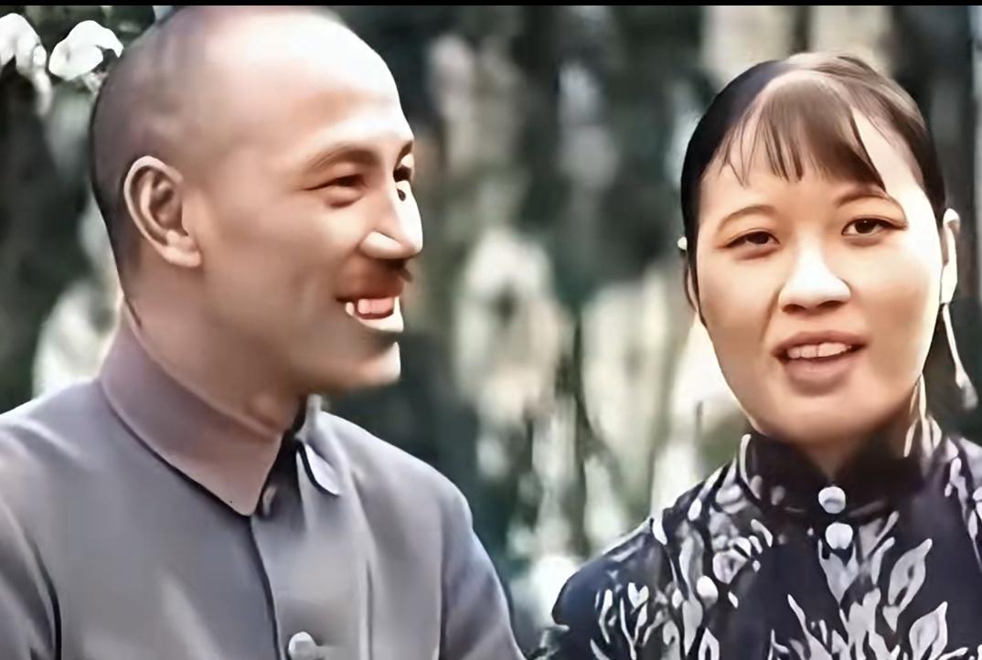 分享那些老照片1929年，宋美龄接受美联社记者采访，宋美龄对着镜头用英语侃侃而谈