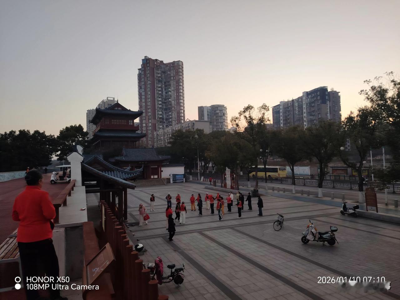 今年冬天的不同2026年1月10日《浔阳楼》下晨练舞蹈表演