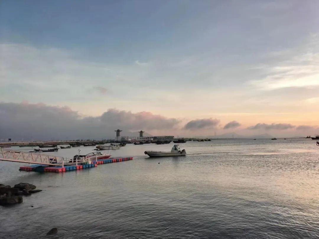 实录：一个中年女人多次结婚离婚的全过程。
我小姨是个美貌且有才华的女子，因与农村