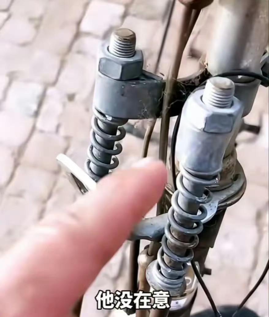 问了几十个人，都不知道这个弹簧干啥用的？[灵光一闪] ​​​