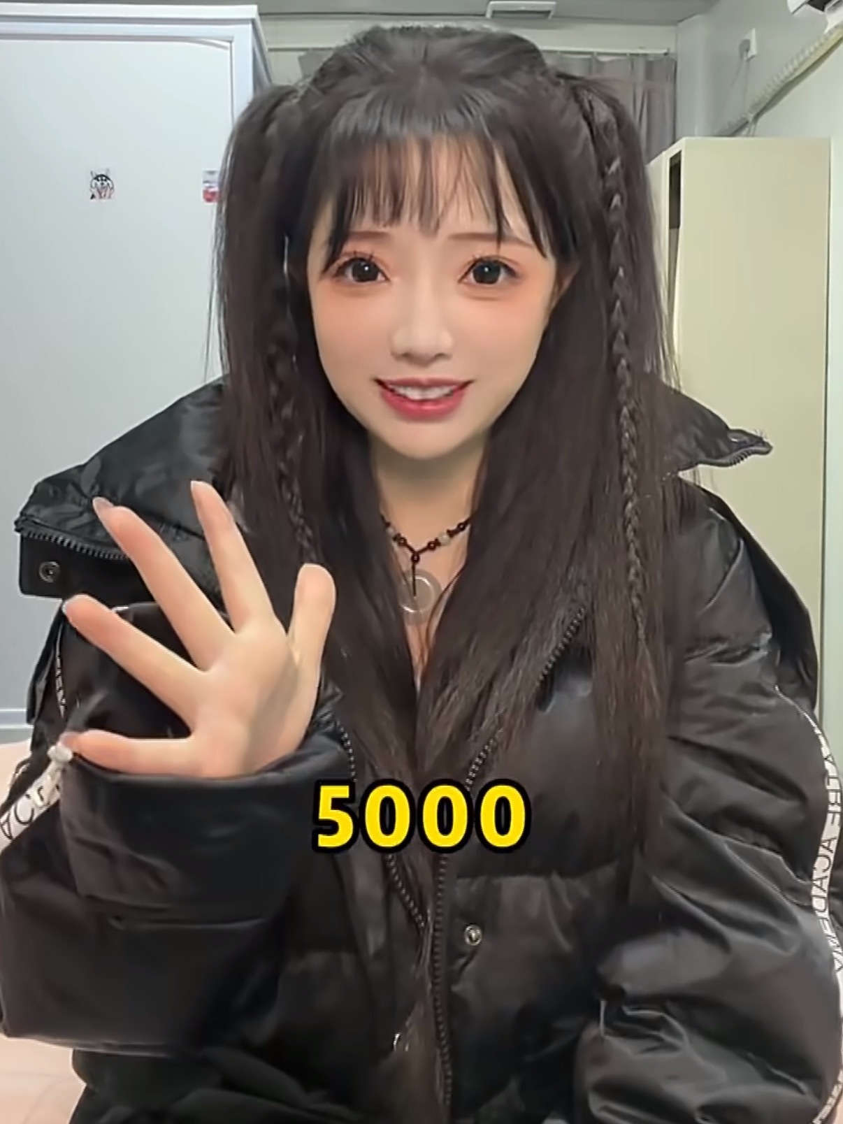 百万网红自曝月收入5千当初爆火的时候，一个月赚几十几百万怎么不发出来，过气了开始