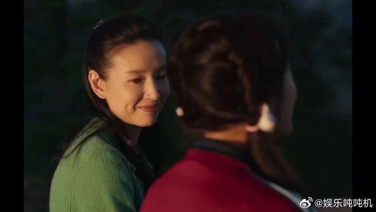 董洁也在嗑今夕赫夕 谁懂啊，看了董洁在《锦绣芳华》和《樱桃琥珀》里的角色，洒脱爱