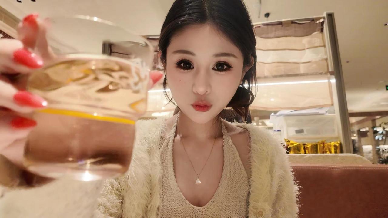 很容易被别人骗感情怎么办，这个你怪不了别人，纯粹就是因为你长得太萌太可爱