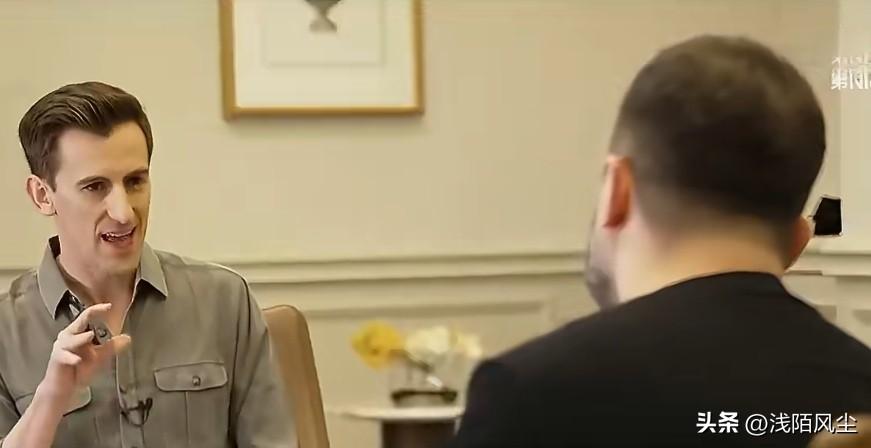 记者在:“你认为特朗普总统关心你们国家的未来吗？”

泽连斯基:“希望如此，但不