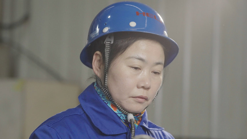 #数控女工自学编程6年内读完专科本科#   安徽合肥这个女生是真的好厉害，她用六