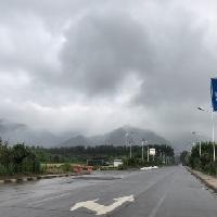 昨天下来一天雨，几个溜友的早上溜达下午侃大山活动取消了。

今天早上是蒙蒙细雨，
