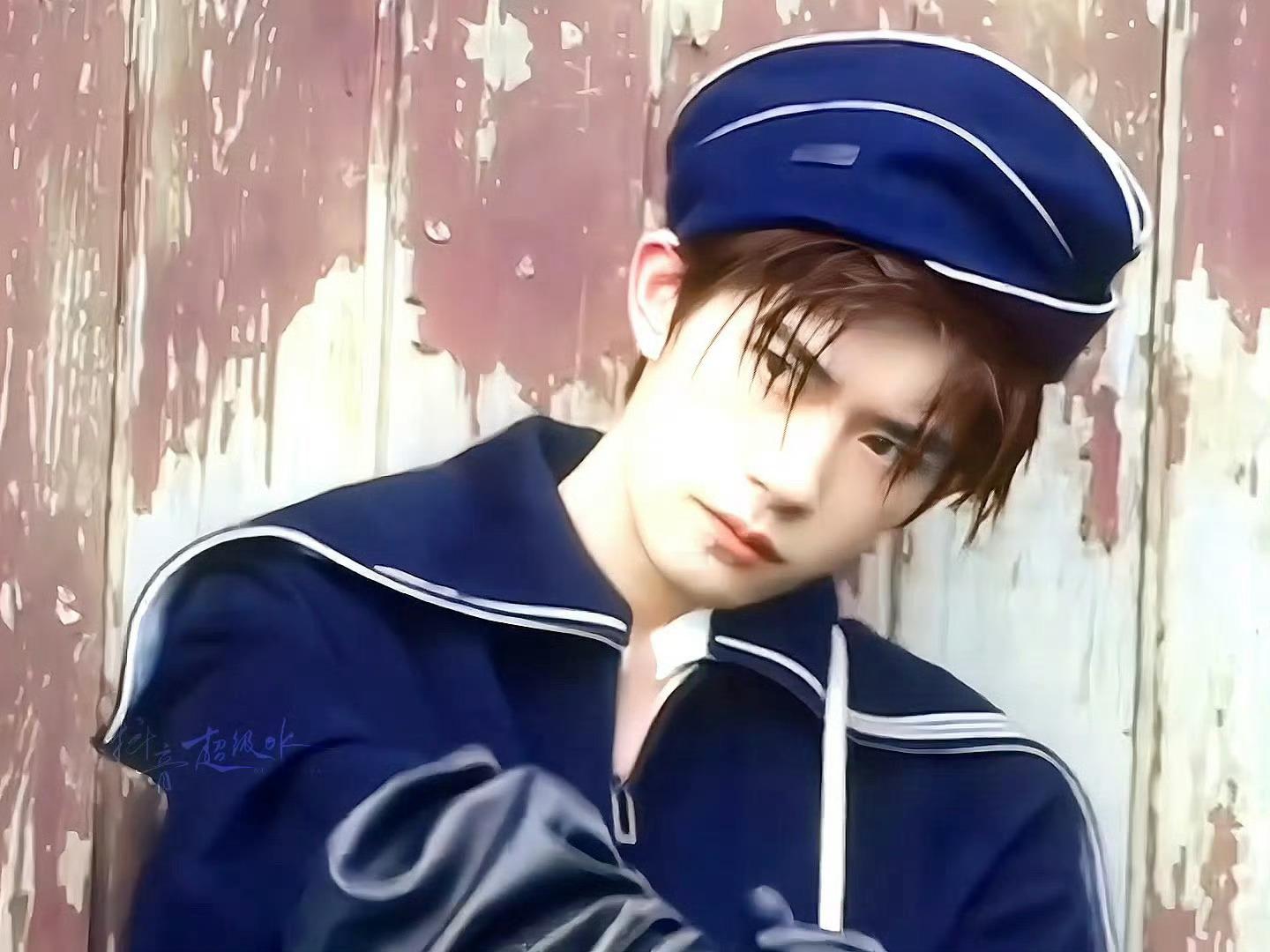 捡到张图，左下有水印帅吧四字 易烊千玺 yyqx 四字弟弟