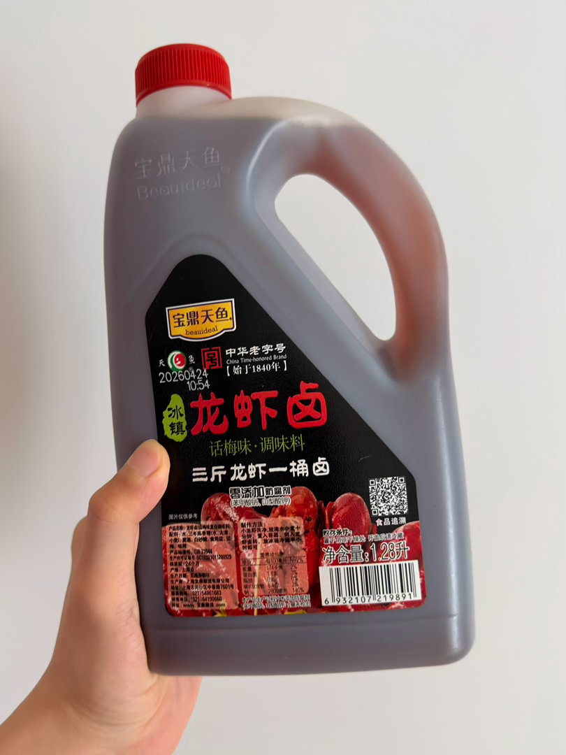 入夏以来受到的最佳馈赠就是这桶卤料了虽然是禁渔期花样少，但也忍不住泡一大盆冰镇海