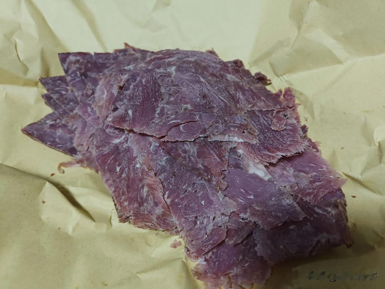 郑州这几天忒冷了，刚才到小区门口新开的牛肉店买了一斤垛子肉，切到最后小姑娘师傅手