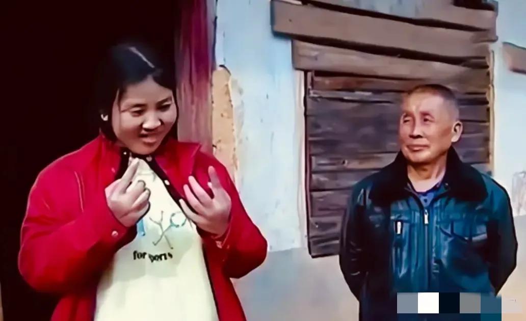 2000 年，65 岁的黎老汉，收留 16 岁流浪女，3 年后，俩人生下儿子，日