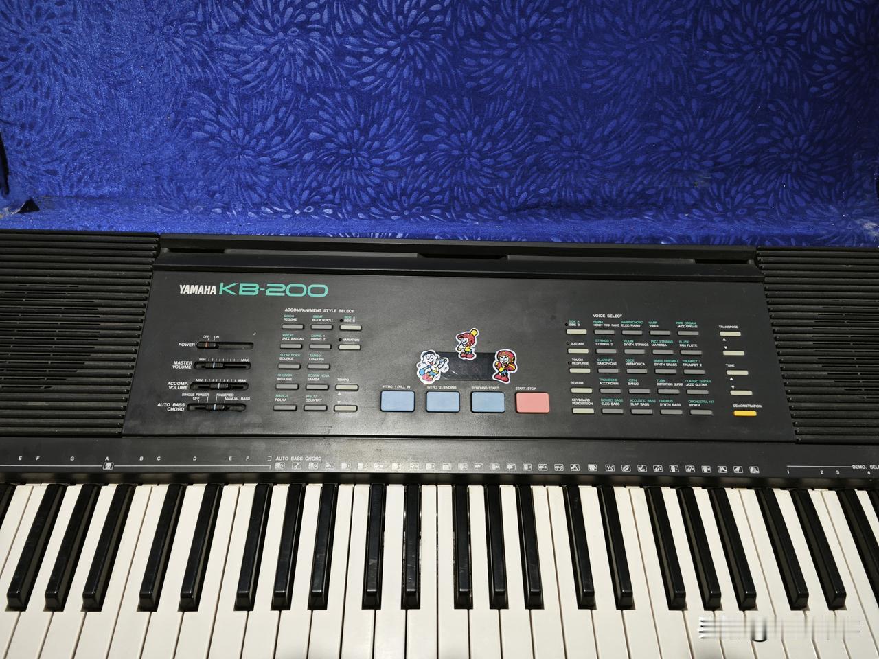 岁月流转情怀依旧！1991年原装YAMAHA KB200电子琴，打开木质盒子，古