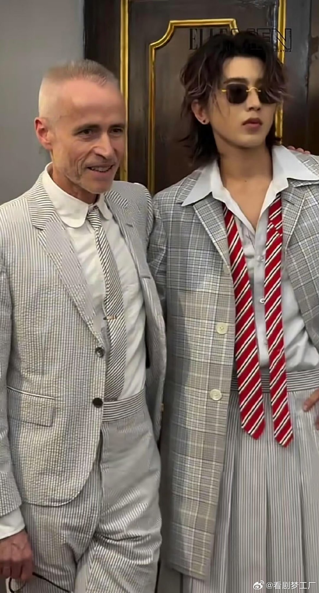 蔡徐坤ThomBrowne创始人合影蔡徐坤品牌创始人合影 和Thom Brown