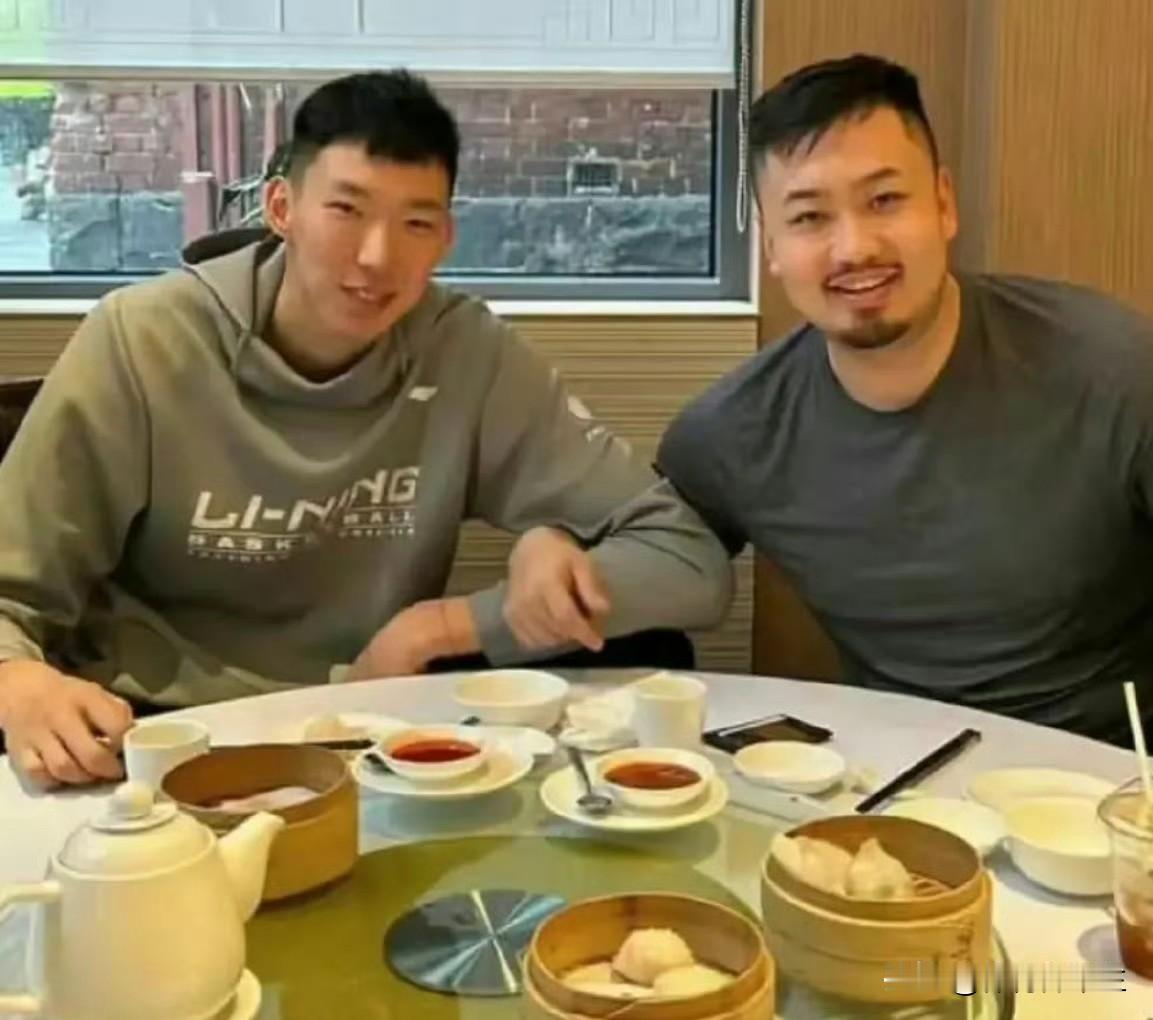 周琦经纪人睢冉在贾队长直播中澄清：辽宁体育局根本没有联系周琦，看周琦签了四川随便
