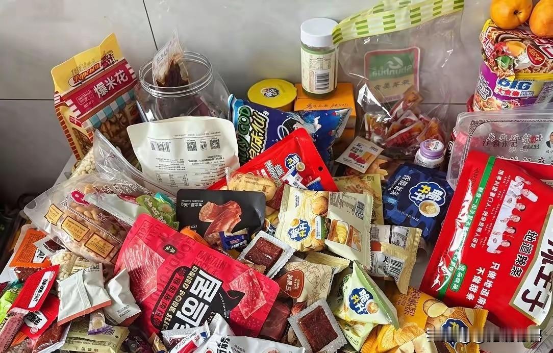 以前总说“谁的钱都不是大风刮来的”。

现如今，这句话要反过来讲“钱就是大风刮来