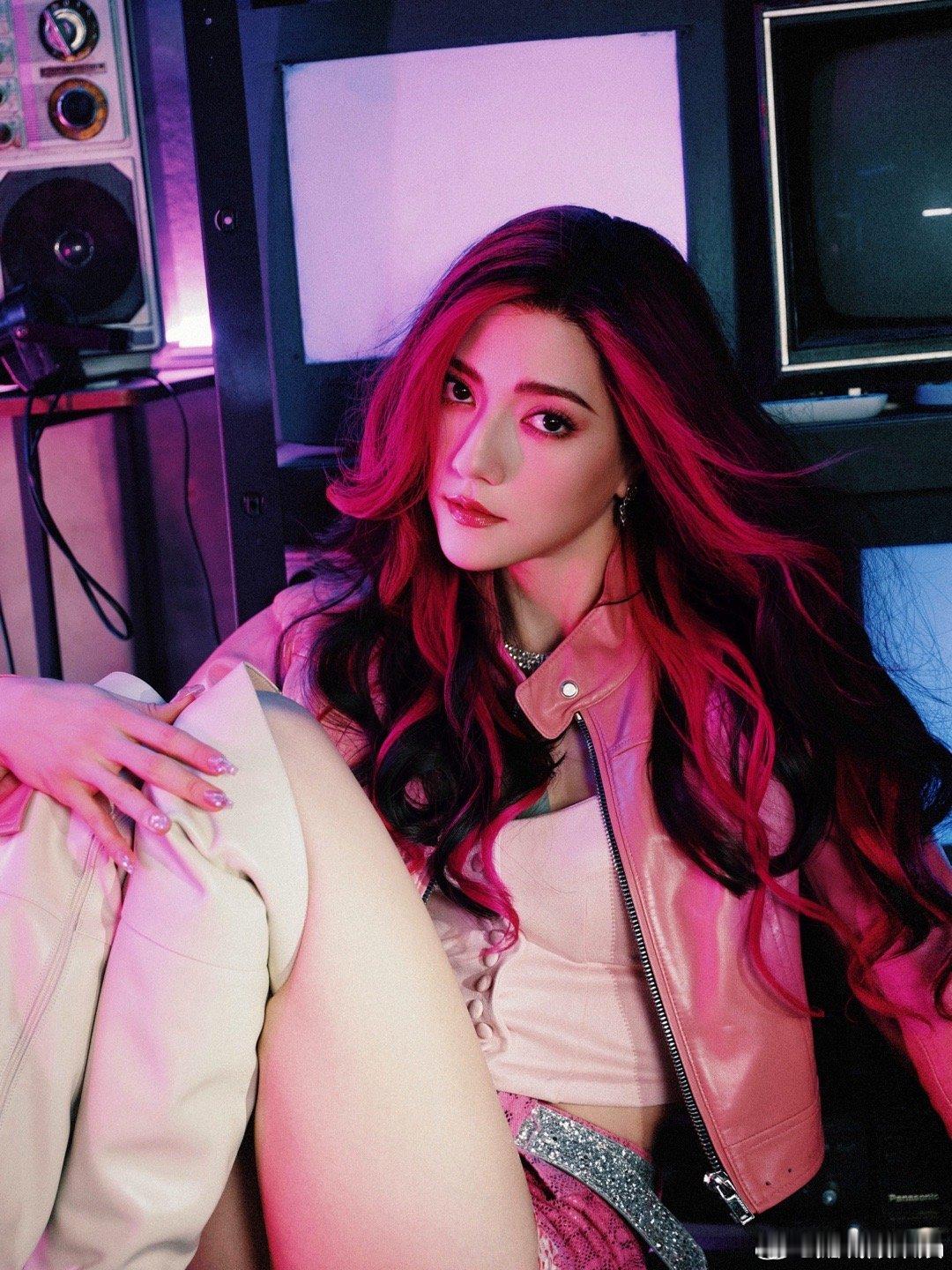 #娜然在内娱闯出妩魅系赛道#娜然的美真的是很明艳的呀，感觉统一了全世界的审美呀！