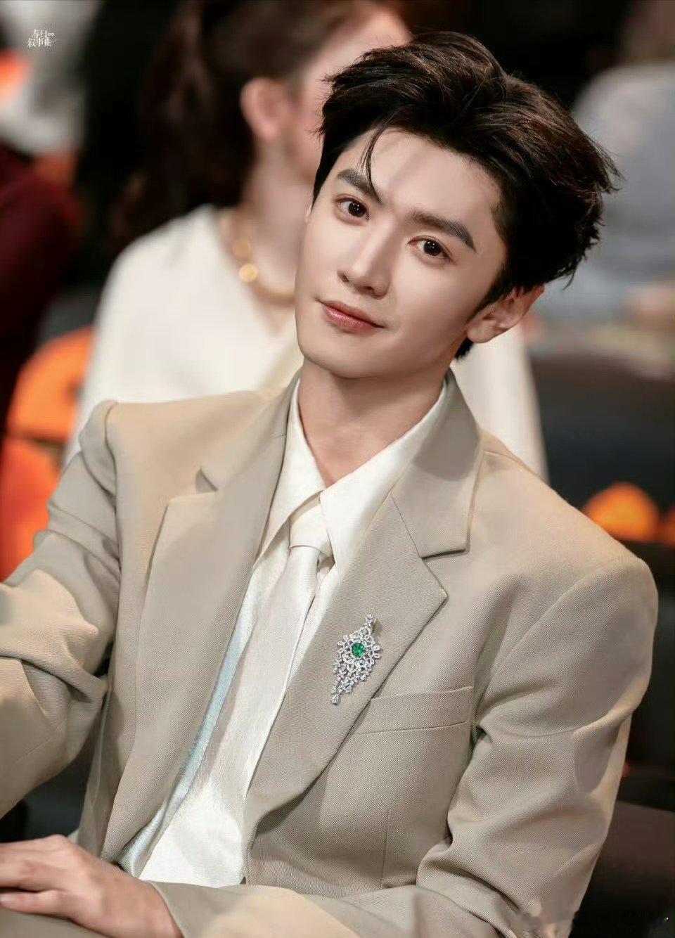 论氛围感和演技，陈哲远拿什么跟丞磊比？ 