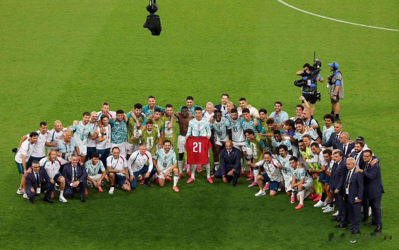 绝杀致胜，温情缅怀！葡萄牙2-1克罗地亚晋级，C罗身披21号球衣告慰若塔
 
2