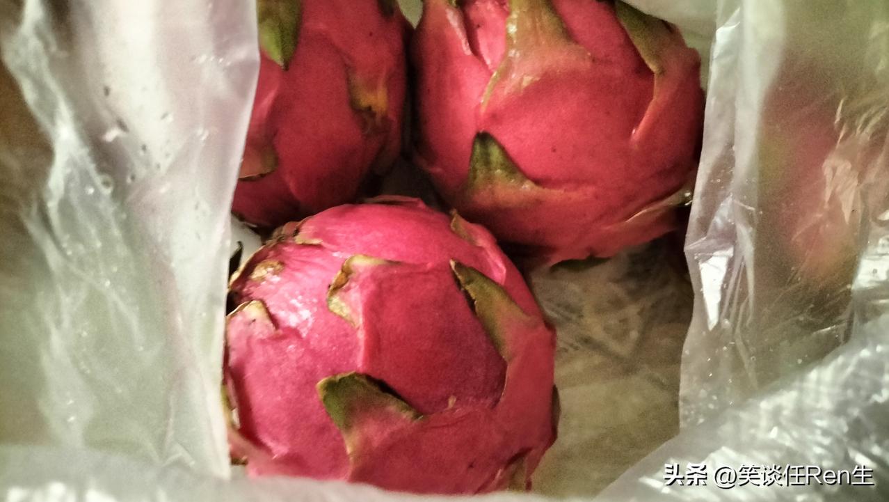 小时候，从来没有吃过火龙果，那个时候条件差，另外，中原地区也不种这个。

现在，