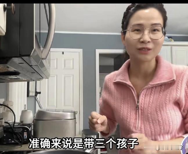 河南A妈更新视频：妈妈顺路到中国了，给爸爸带的礼物一一展示，没想到爸爸胖了很多。