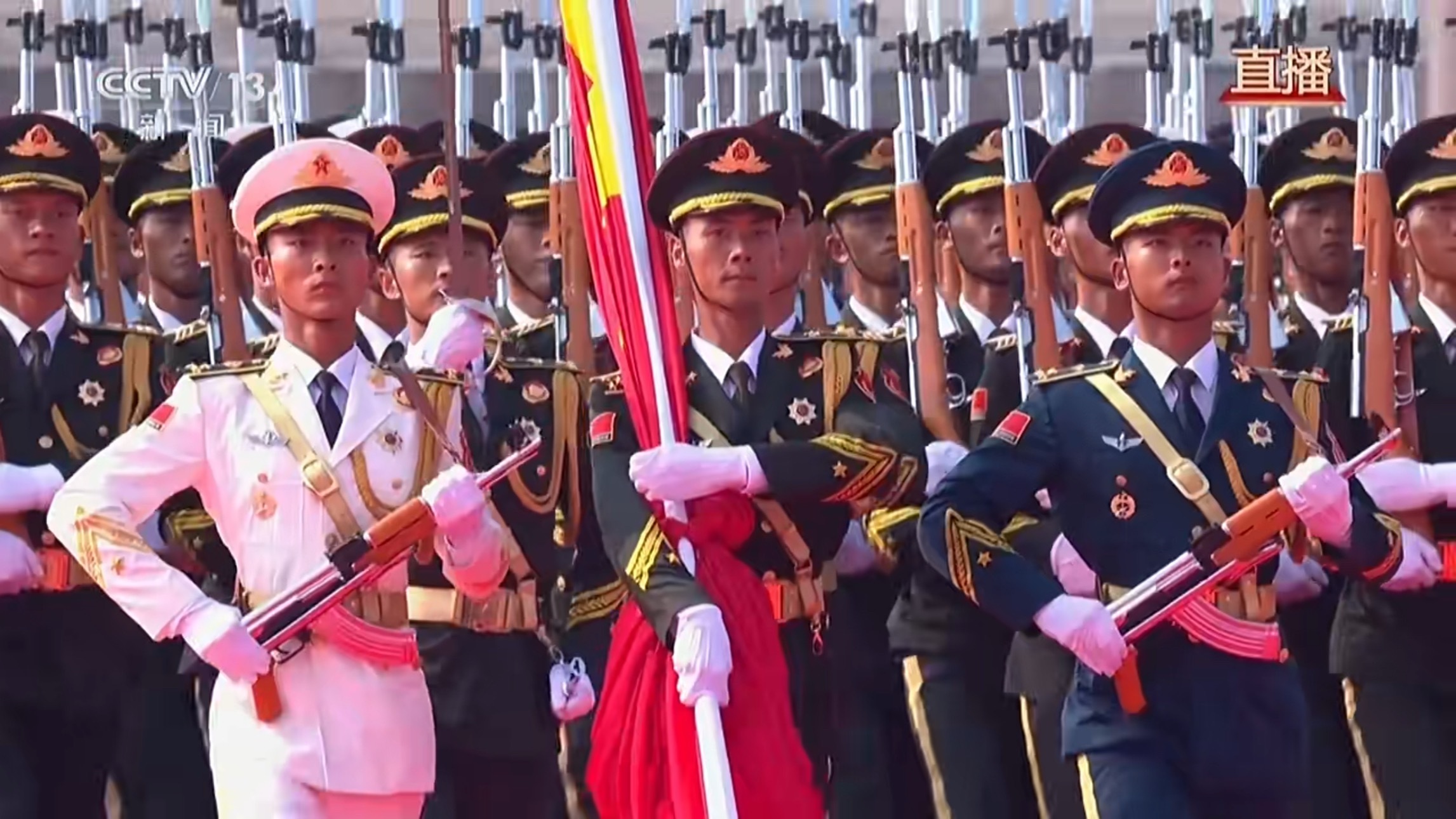 九三盛大阅兵开始了，开始了！看得我热泪盈眶！祖国万岁！愿世界，永远和平！ ​​​