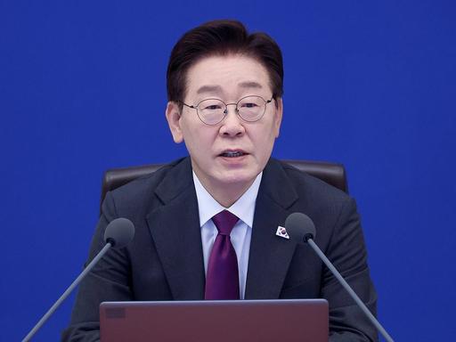 刚见完高市早苗，李在明就为了中国发火！他这一箭双雕，玩得太牛
5月19日，就在日